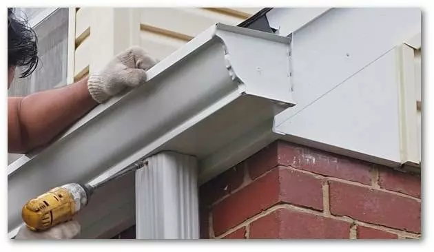 The Allure of Seamless K-Style Gutters: A Homeowner’s Guide to Modern Elegance