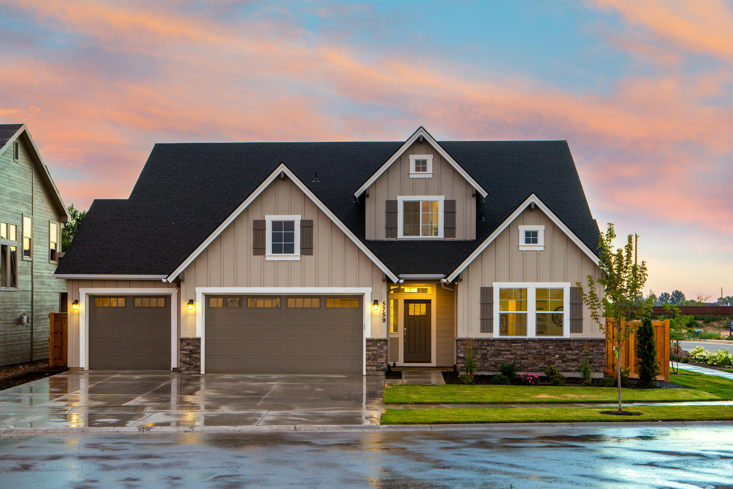 Charming family home in St Louis with a modern facade and spacious garage.